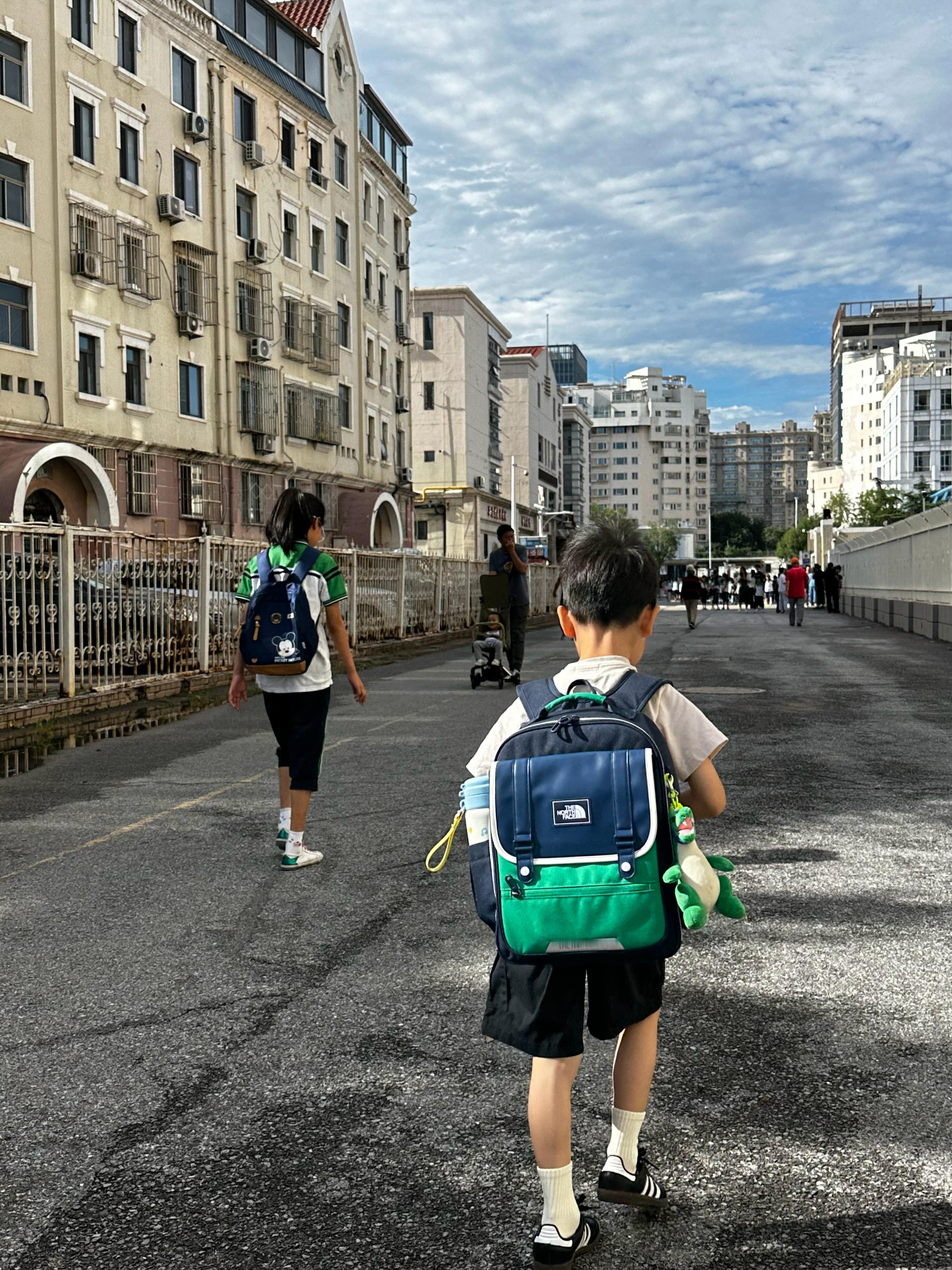 成为小学生了[嘻嘻][嘻嘻]  ​​​