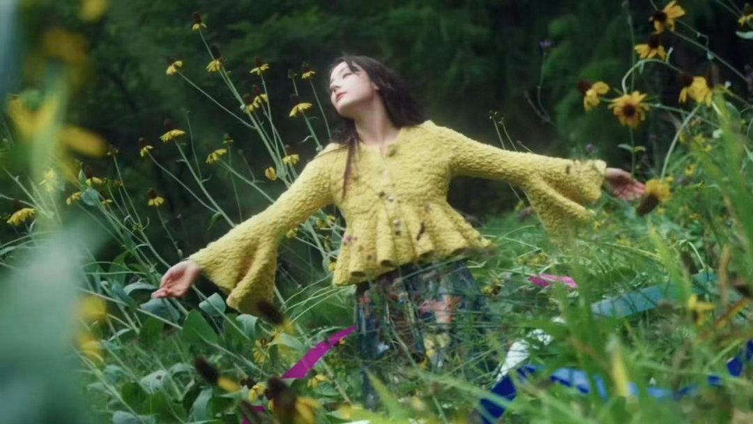 迪丽热巴vogue单封预告迪丽热巴的出场方式热巴vogue单封预告来了！美神降临