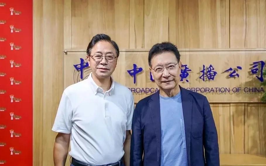 赵少康连续两次采访黑熊沈博阳，引起了蓝营阵营的不满。国民党中央已经有人联署要求开