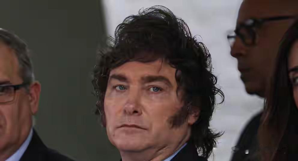 阿根廷总统米莱最近又一次发表强硬言论，公开把伊朗称为阿根廷的敌人，还提到34年前