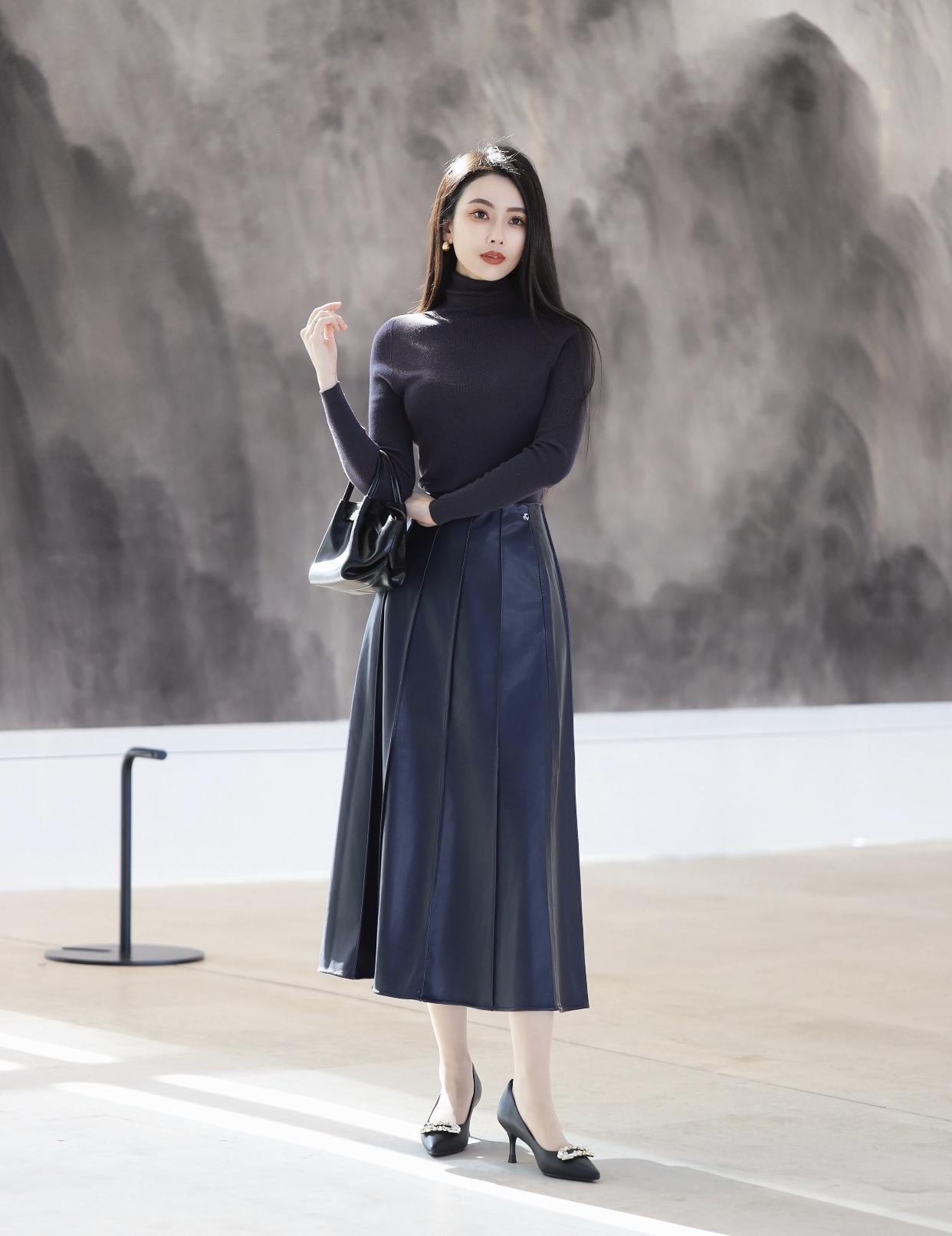 女生如何穿搭看起来时尚更有品味呢根据场合选择合适的穿搭。