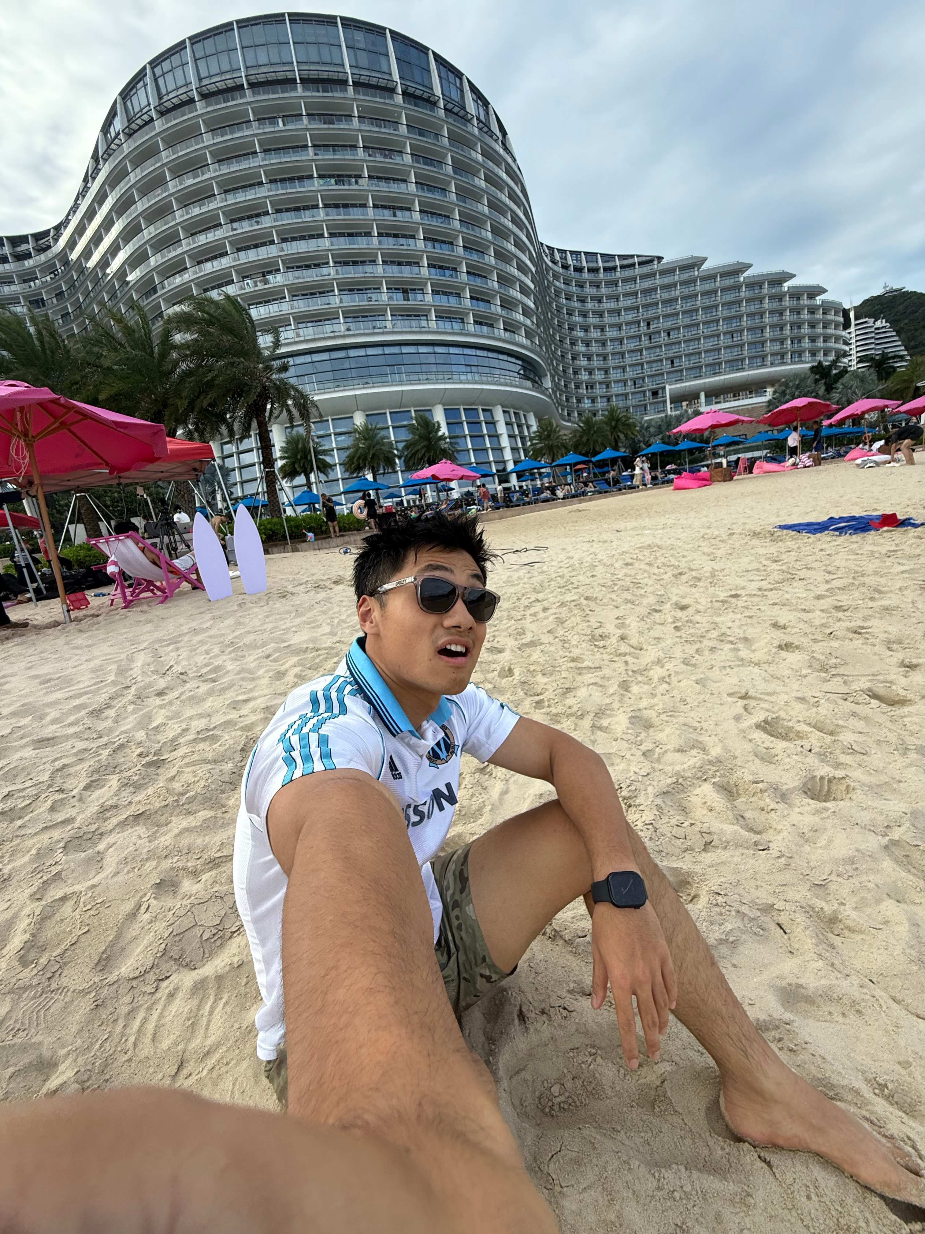 兄弟们，成都我就不去了在深圳就被男同胞搭讪了成都我更不敢想了 
