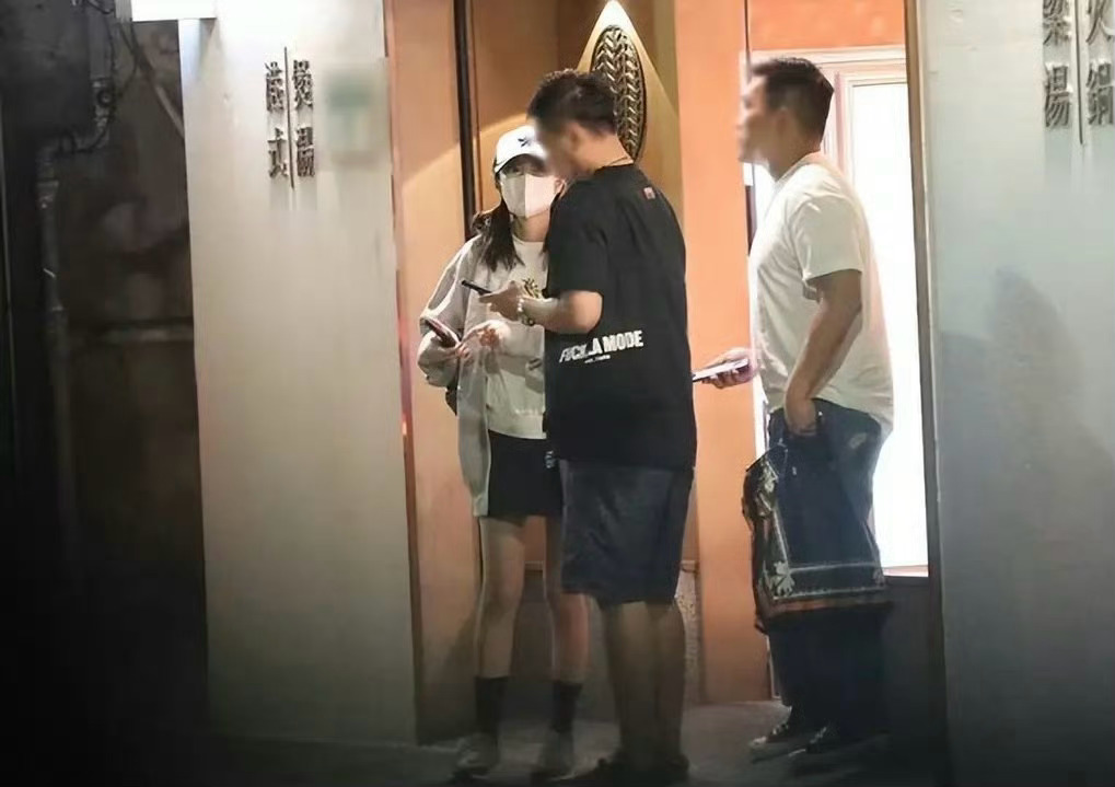 安以轩老公被抓，被拍到去泡夜店！[吃瓜][吃瓜][吃瓜]台媒曝安以轩与三男友人泡
