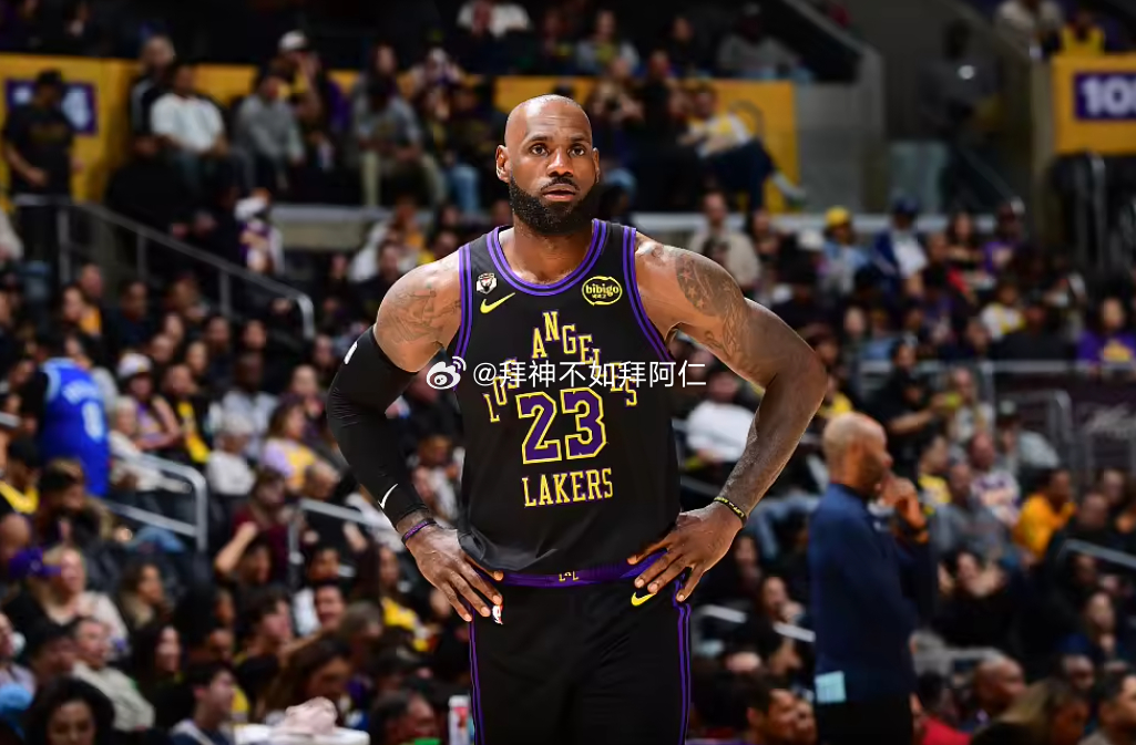 NBA常规赛继续进行，雷霆主场迎战湖人。上半场，湖人被雷霆完全压制，首节就落后2