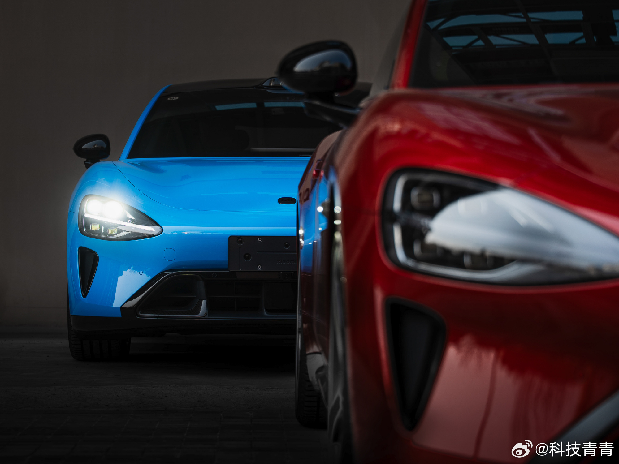 雷军在最新的直播中透露，小米汽车正在做“百色计划”，将专门和专业的油漆厂进行合作