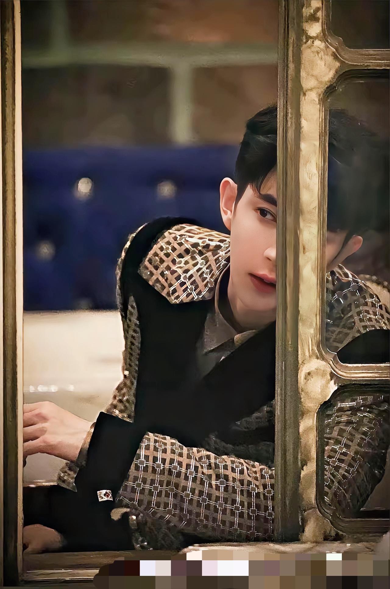 管是四月，四年，四十年，岁岁年年，朝朝暮暮，我的余生，永远有你，永远在你身旁