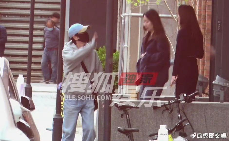 朱一龙去陈思诚工作室了朱一龙现身陈思诚工作室朱一龙现身陈思诚工作室，要合作了，哇