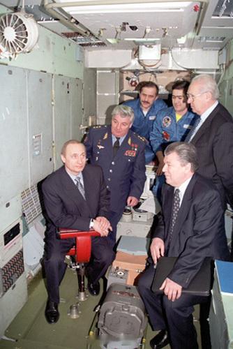 瓦洛佳小朋友[超话]  反坐好可爱 ​​​