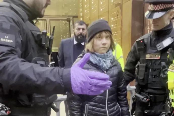“环保少女”通贝里又被捕了，上次是以色列，这次是英国
根据环球网援引英国“独立报
