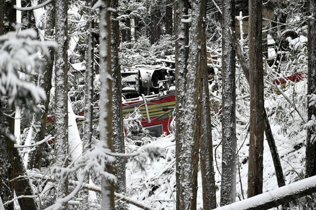 日本列车脱轨翻覆小日子啊，请停下你飞奔的脚步，等一等你的人民，等一等你的灵魂，等