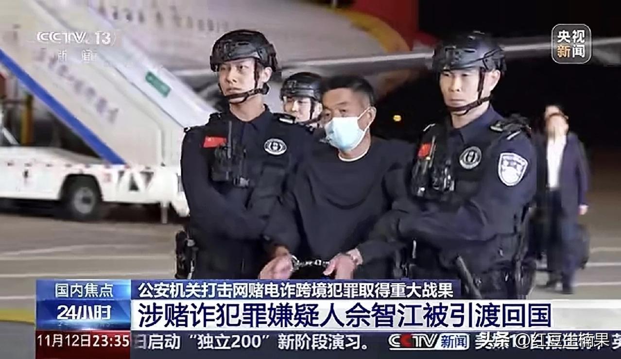 高光时刻西装革履，文质彬彬，衣冠楚楚，表面上看着很像一位干实业的企业家，一般人不