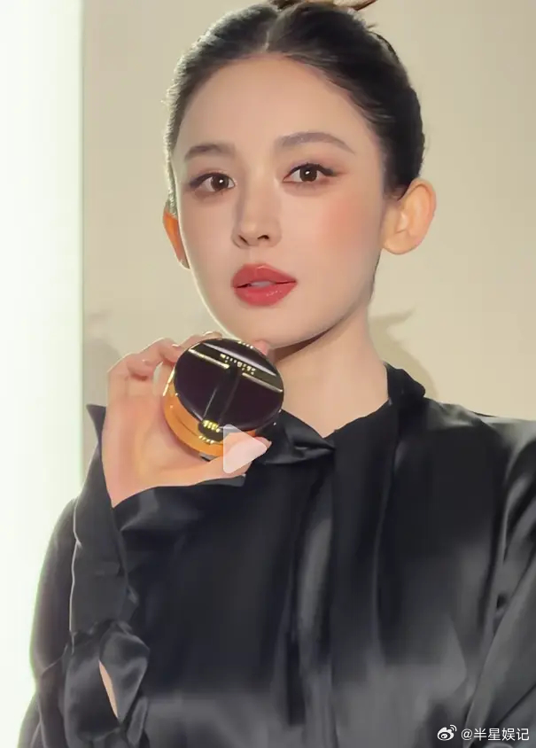 娜扎居然是92年的，都已经30多岁了，脸怎么可以这么紧致🙉 