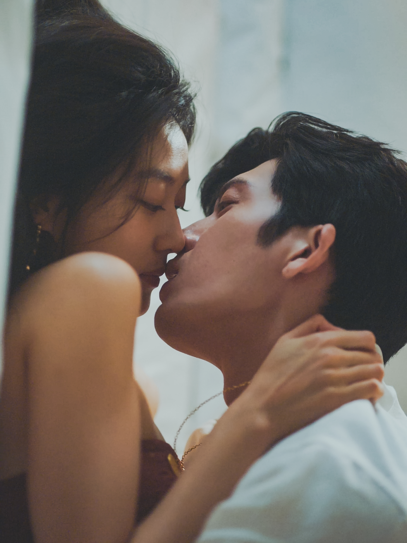 ｜早春晴朗  井柏然X孙千｜现偶女主标准美手，这样的手抓在白衬衫上就完全涩啊