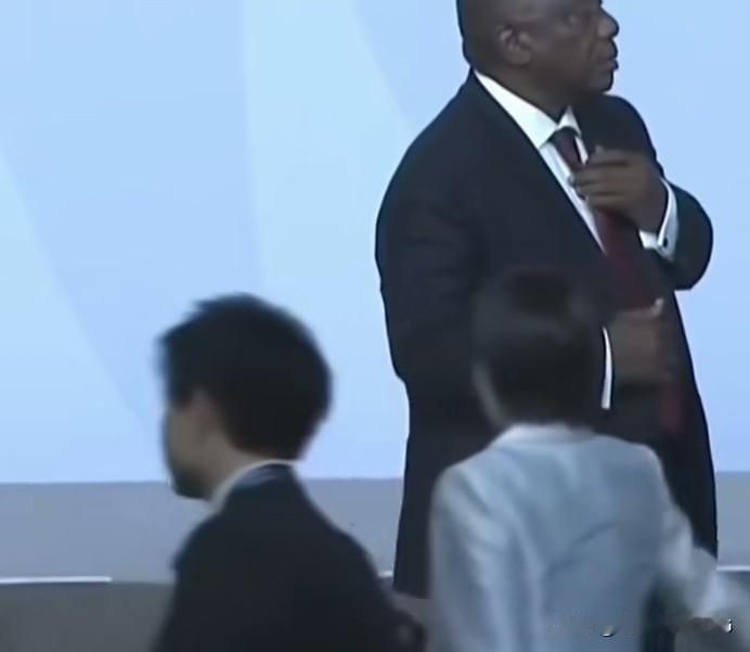 高市早苗G20寻求支持被无视…[捂脸]
日本首相高市早苗在G20见了法国总统马克