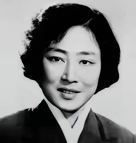 1953年秦腔女演员孟遏云前往朝鲜参加慰问演出，但她有一个怪癖，从不在公共浴室洗