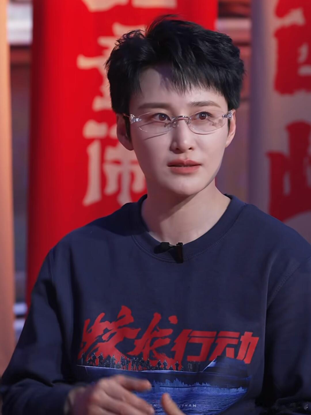 蒋璐霞蛟龙行动里的每一秒都值得 等着大年初一电影上映的时候一定会有更多的人去观看