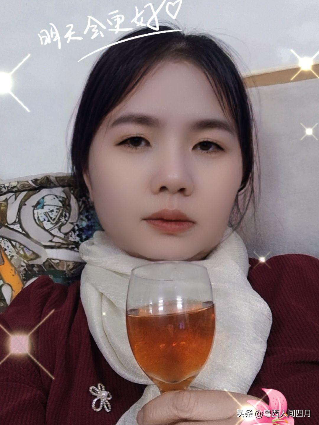 两个女儿远赴北京游玩，家里只剩我一人。忙活一整天下课到家已是六点半，懒得开火做晚