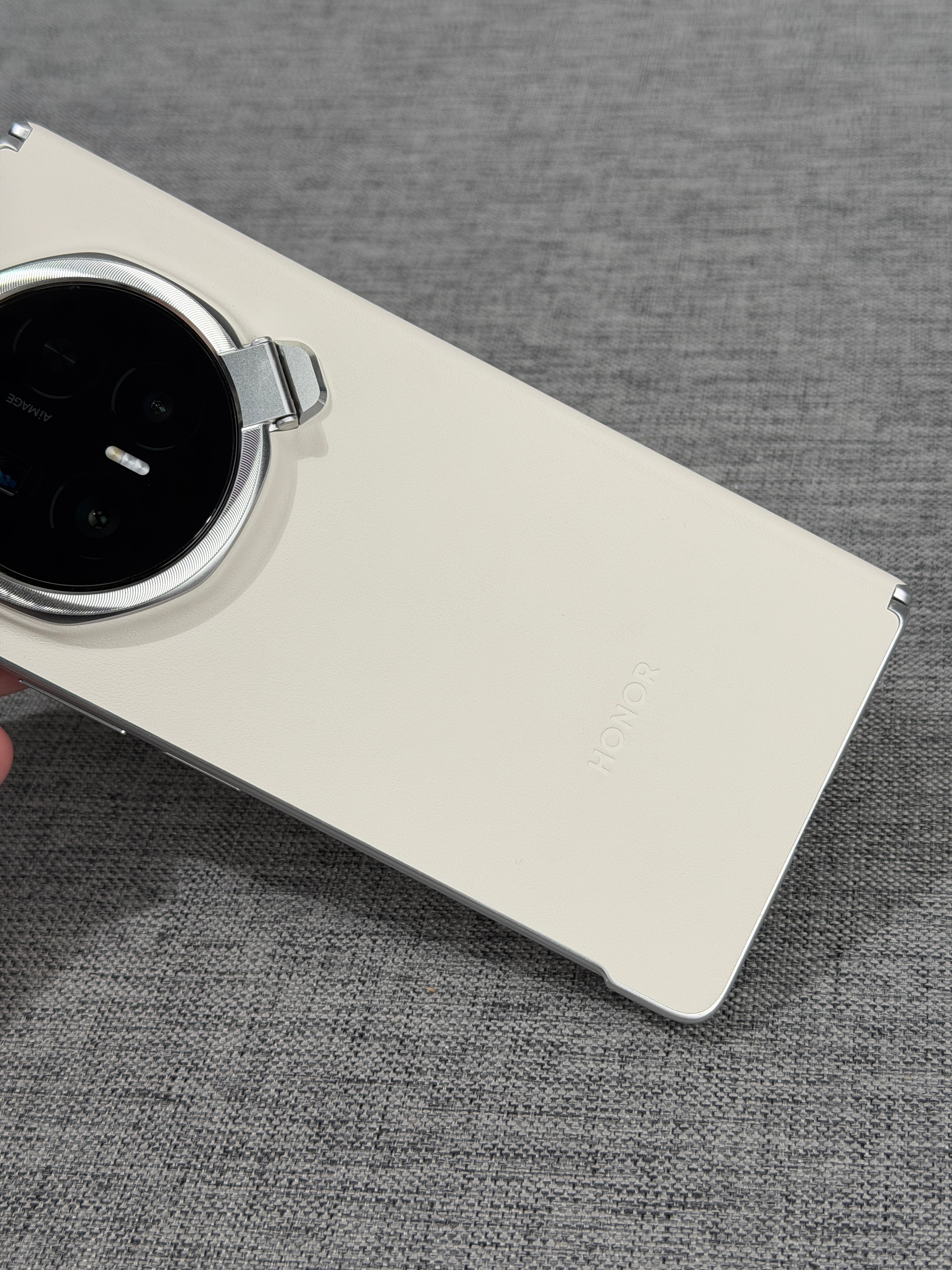 V6 借给工厂快一个月了，手机终于回来了