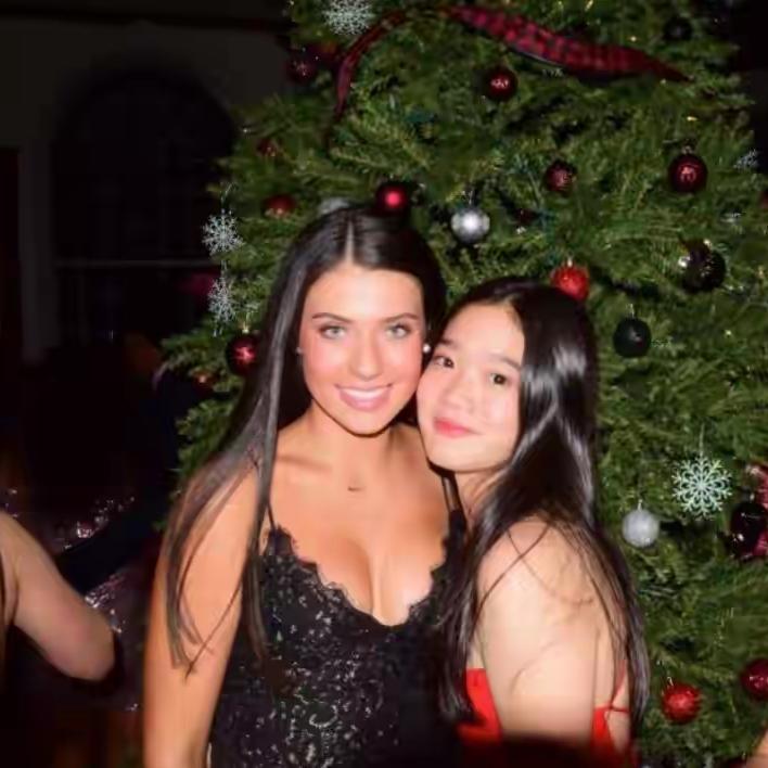 一个是韩国三星集团的公主李元洙，
一个是朝鲜的公主金珠爱，
明明两人家里都是顶级