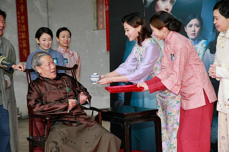 之前一直以为妈妈的姑姑统一叫姑婆，直到去年家族聚餐喊错闹了个大红脸。
我妈这边有