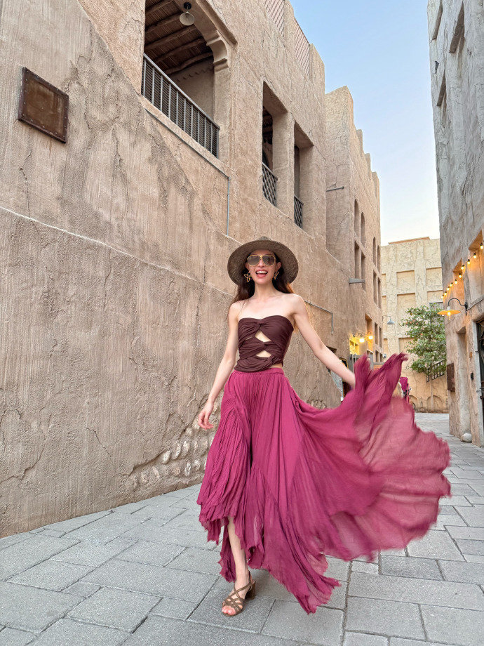 #钟楚曦的身材我的梦#钟楚曦旅游随拍来啦，好美好动人！ 姐姐的身材就是我的梦[送