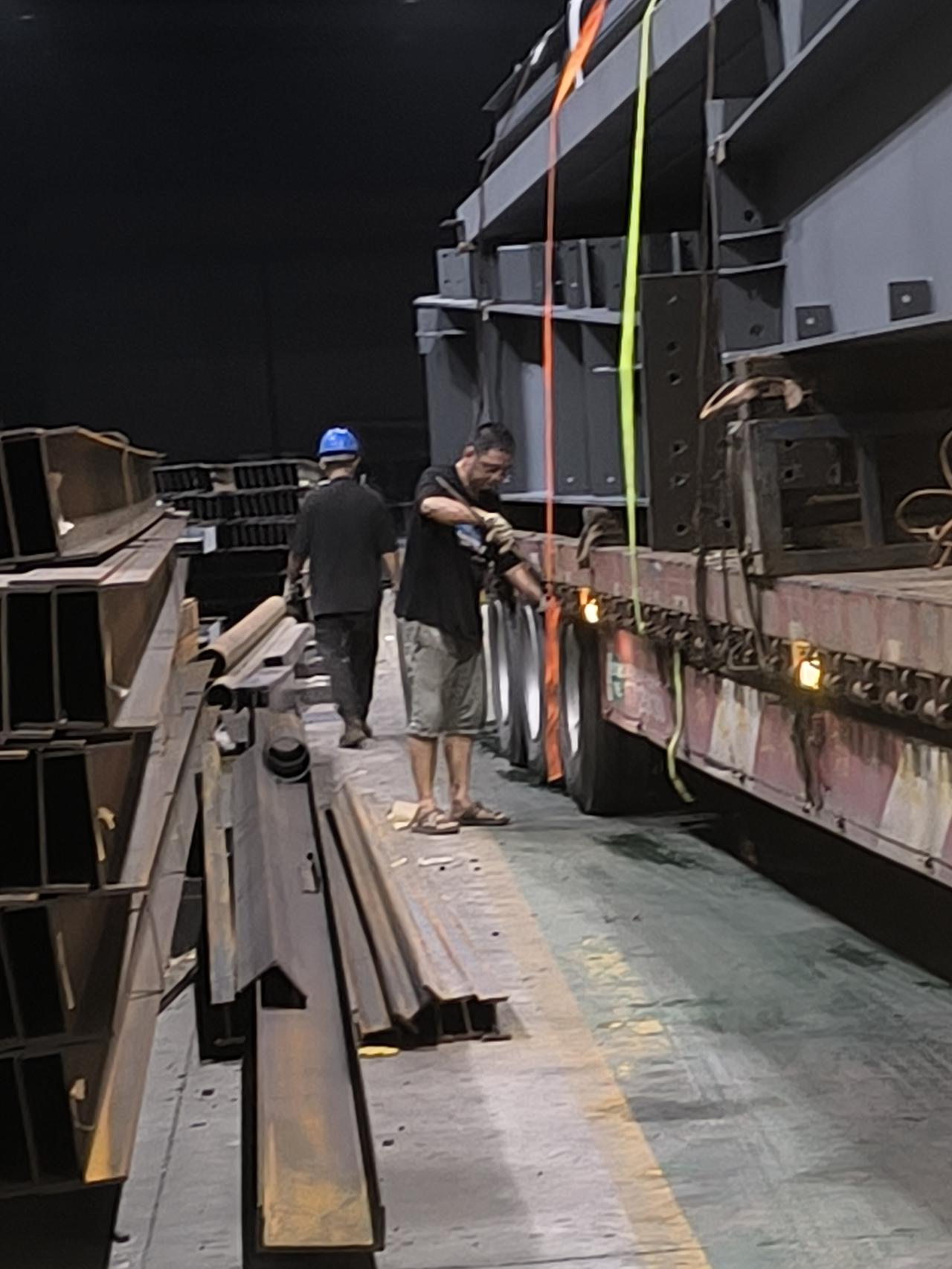 生活不易，且行且珍惜，半夜三更还在努力打拼[泣不成声]