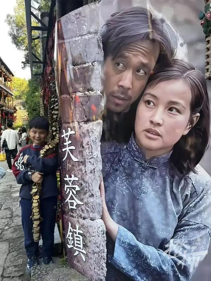 1986年，刘晓庆冲进谢晋办公室，开口就是：我不要片酬，倒贴钱，胡玉音必须我来演