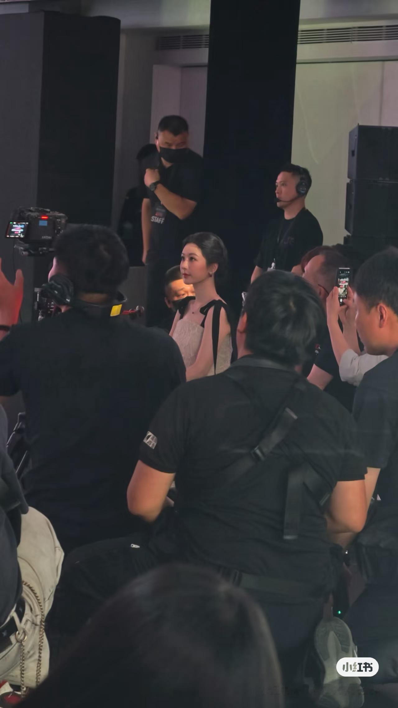 林大厨恭喜杨紫啊，中餐厅的友谊啊，那一季最好看了杨紫浑身散发着女人味杨紫