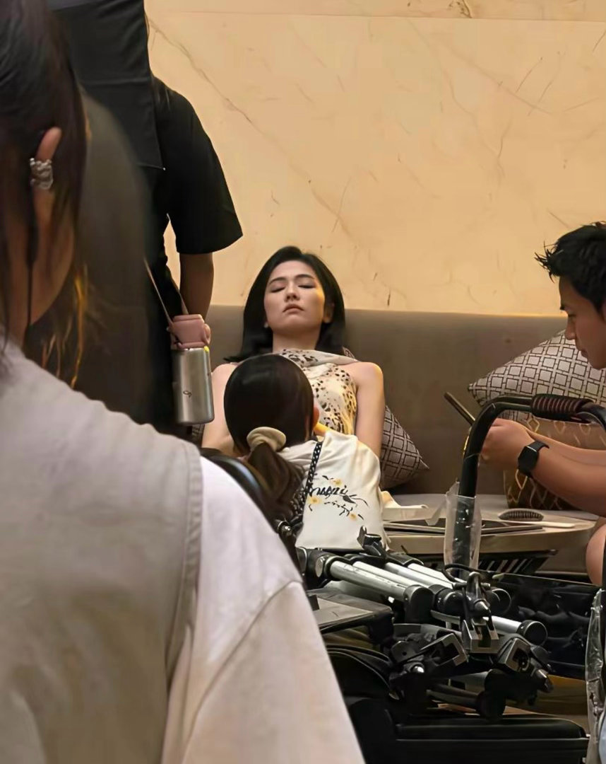 有网友放出白鹿私底下休息的照片 大家觉得状态怎么样 