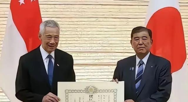 李显龙接受了日本勋章，中国以后不会再待见他了。从此，任何重大活动，也别指望再有他