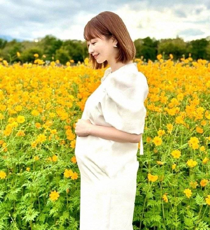 日本女演员竹内涉官宣怀孕 去年4月与白洲迅宣布结婚
搜狐娱乐讯 11月2日，日本