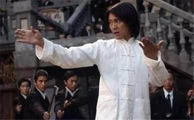 周星驰电影全梳理：无厘头喜剧之王，笑中藏悲
 
一、核心风格：独树一帜的无厘头