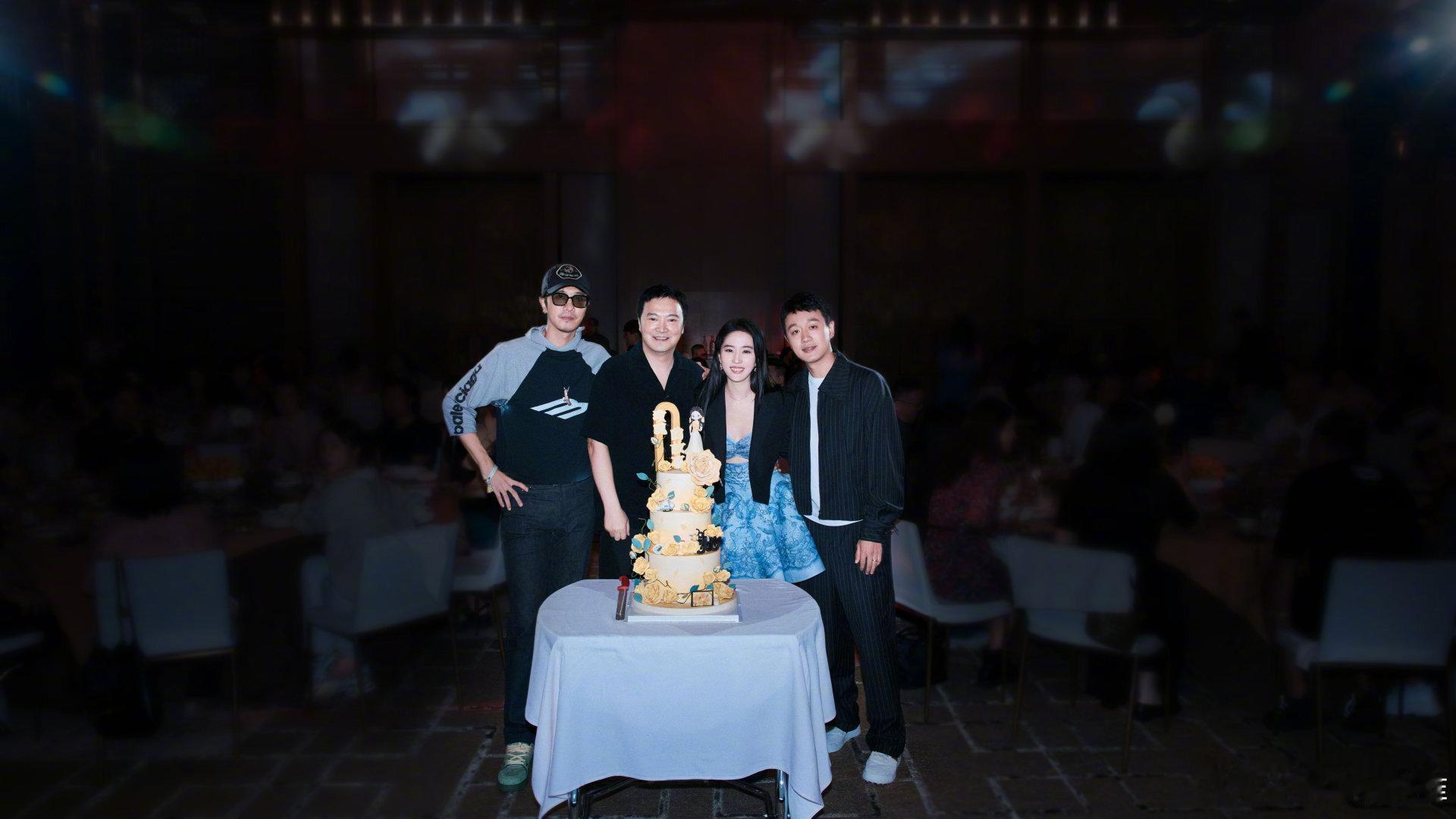 #到底是谁在替我见刘亦菲#没有人能拒绝得了刘亦菲啊！感觉姐姐状态一直都超级好，如