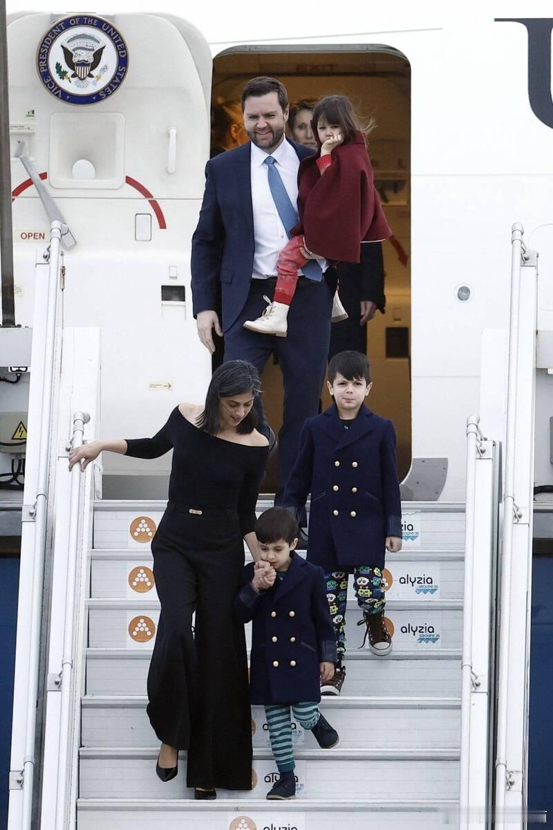 美国第二夫人再传喜讯 万斯7月将成“四孩父亲”海外新鲜事 美国副总统万斯（J.D