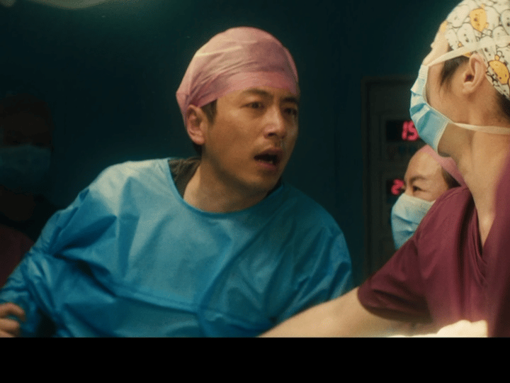 白客新片崩溃大哭我想要你张永勋平时看起来没啥脾气，老婆生病那一刻他比谁都倔。倔到