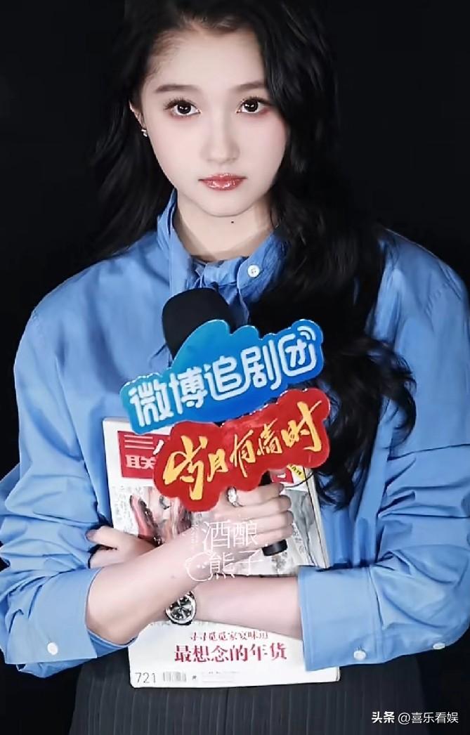 关晓彤，最新亮相引发热议！

2月28日，关晓彤冲上热搜，起因是她最新亮相出席活