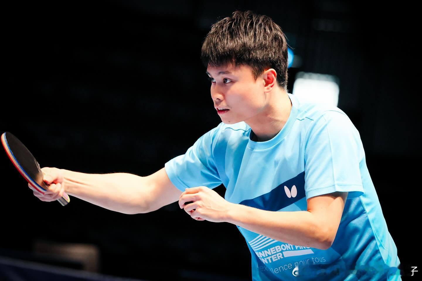 代表亨尼邦俱乐部在法国参加联赛的周启豪📷🏓首轮比赛一胜一负 ​​​