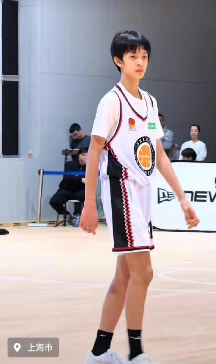 魔丸邓超生了个灵珠儿子 率队拿下U14亚军，等等的运动天赋太亮眼！ ​