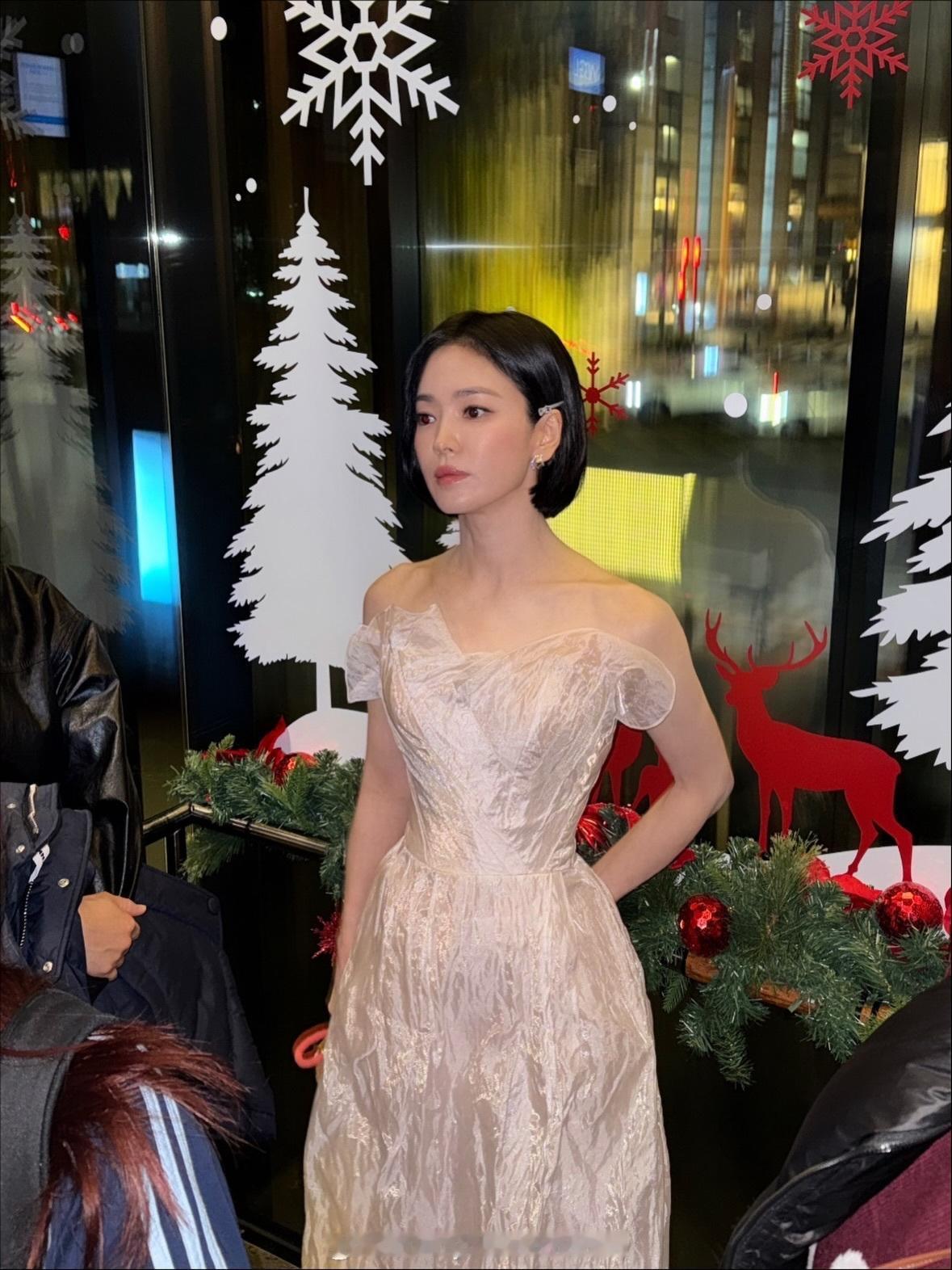 超美造型！出道多年，一直是顶流女演员！
真的是岁月不败美人[爱慕][爱慕]