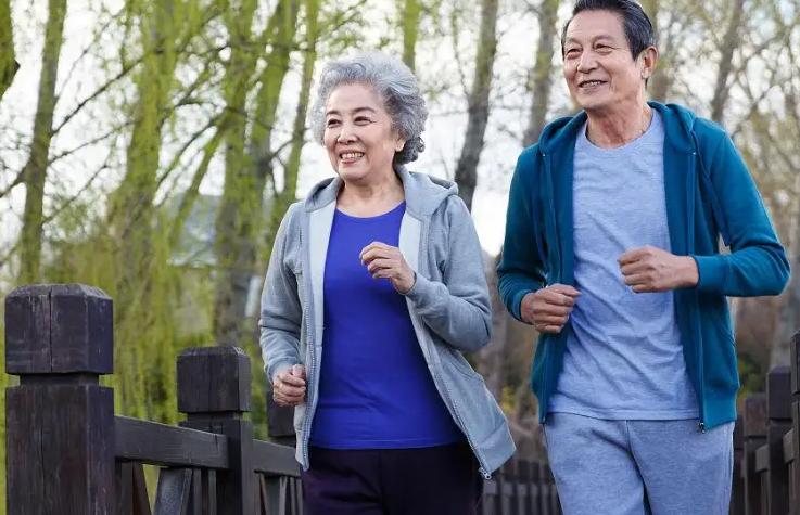 为何说年龄超过60岁的人：即便身体健康，也没有多少来日方长？
 
60岁的人里，