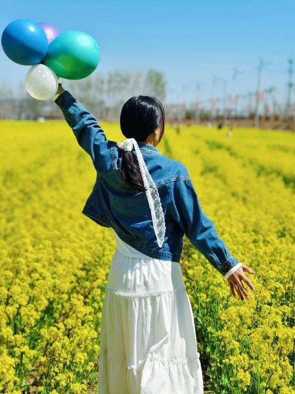 用微笑点亮生活，让行动创造可能生活总有苦难，想要用微笑面对，乐观心态和坚定行动都