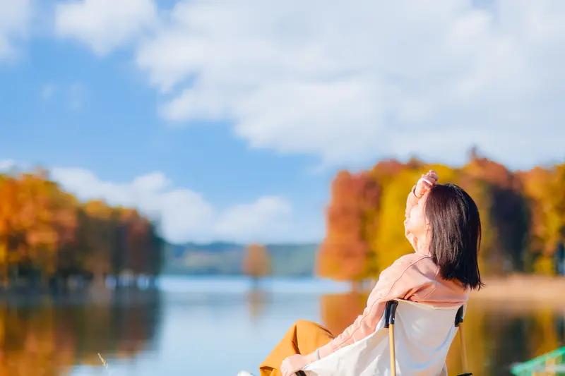 女人怎么打扮才算得体? 女人打扮得体，关键在于不过度用力，也不随意敷衍。就像上海