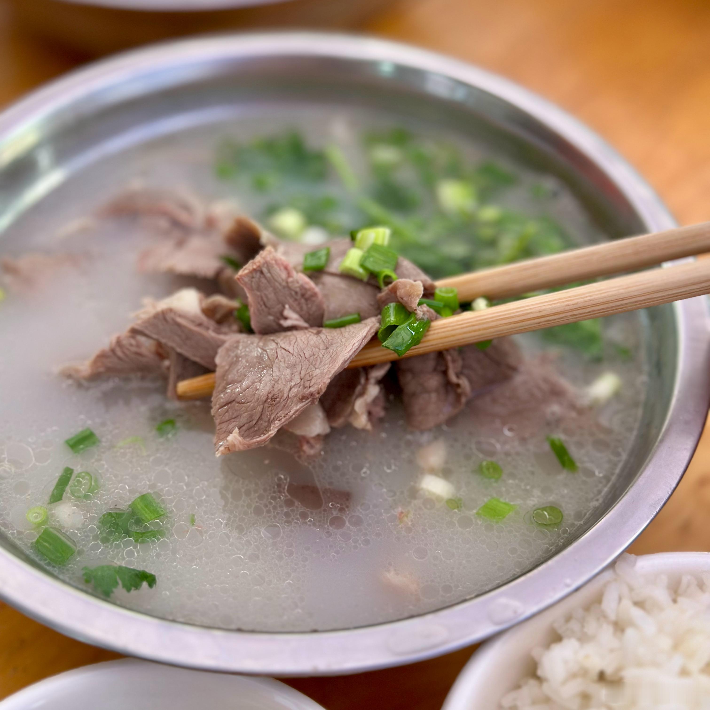 好久没吃羊肉汤了，舒服。 成都·隆昌四季