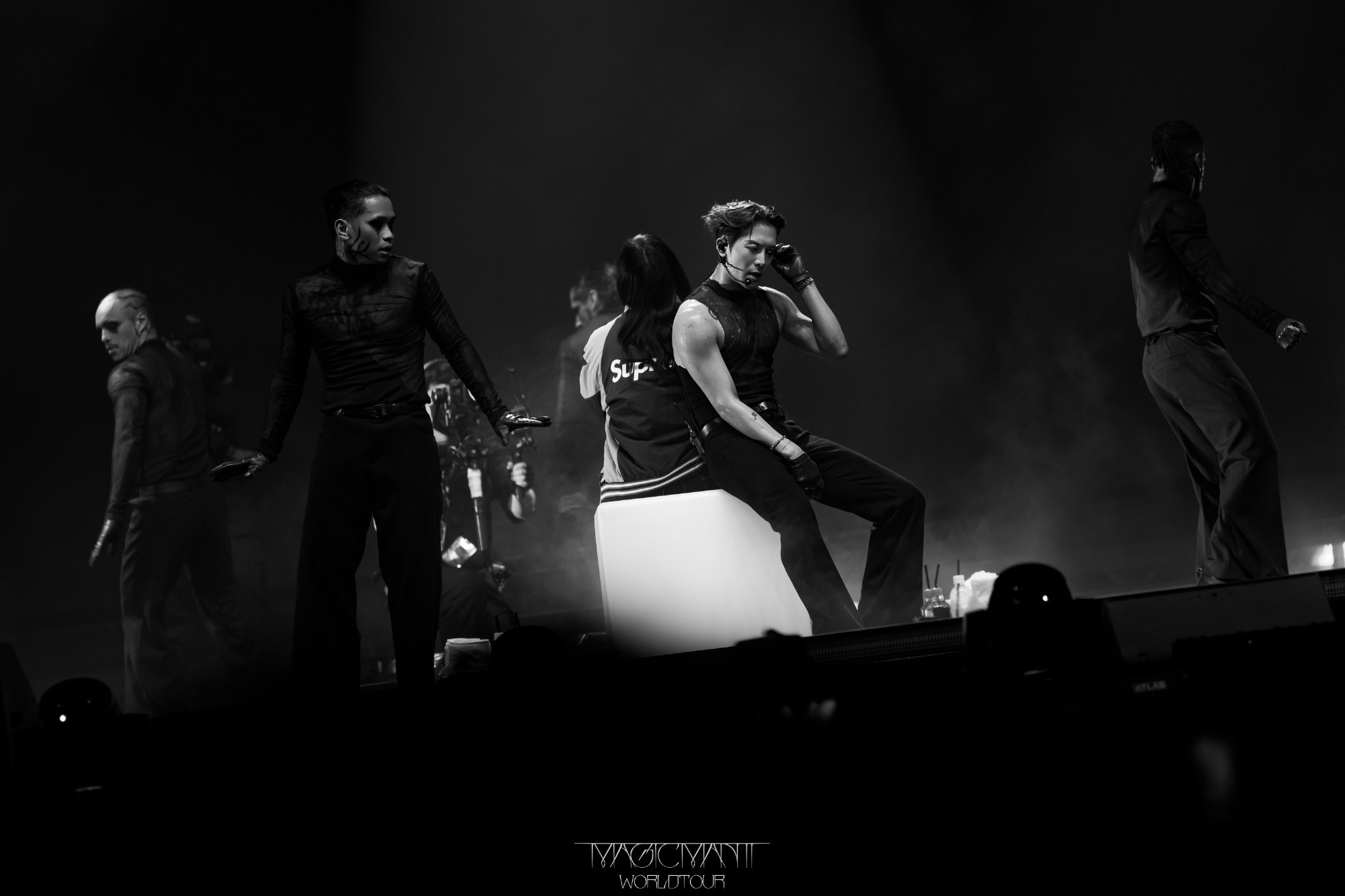 王嘉尔温哥华今晚最严厉的daddy 心动时刻全都藏在温哥华的演唱会里！整体舞台呈