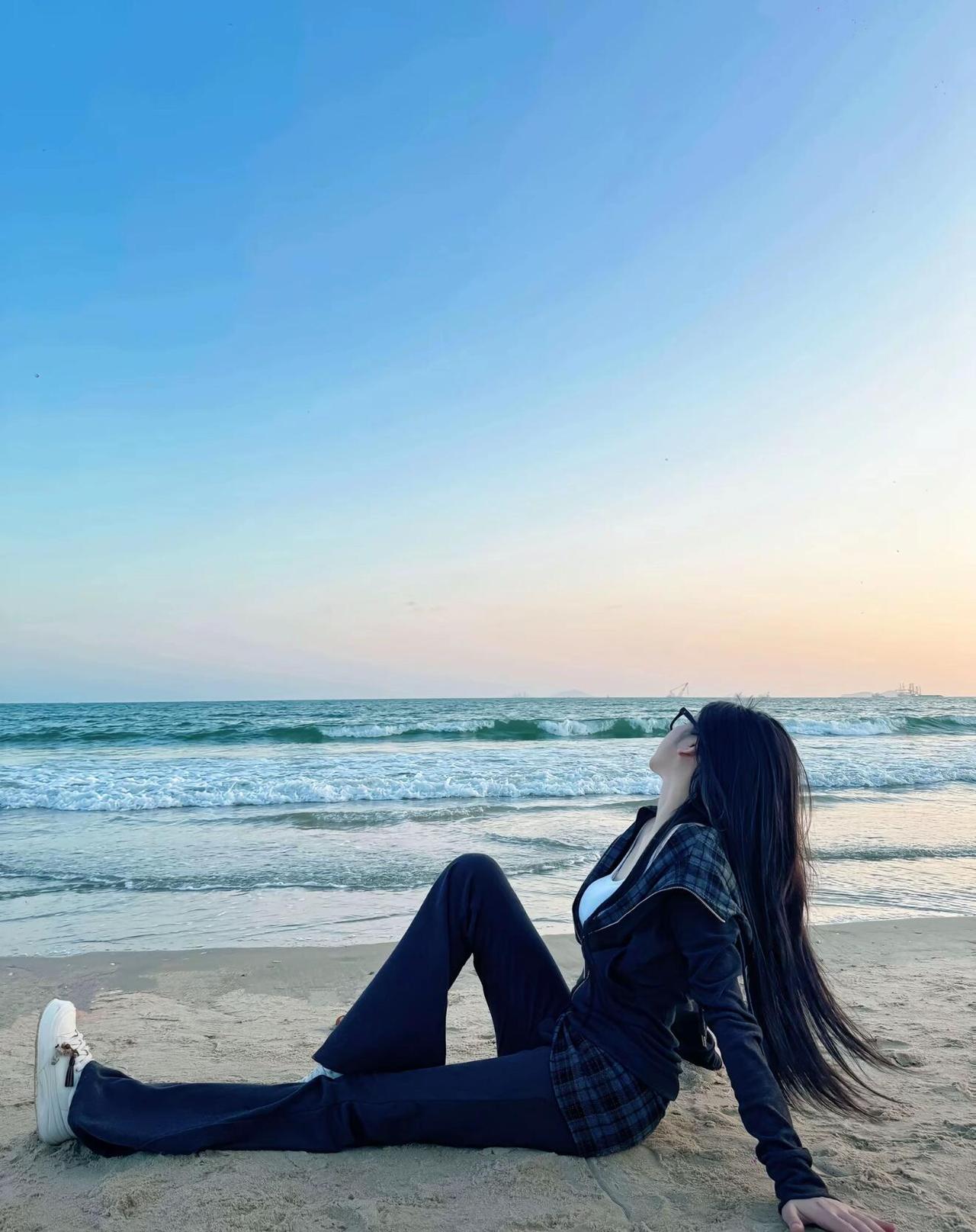 涂磊说：
“一个家庭，
如果妻子不打扮，不化妆，
整天素面朝天，
那这个家多半是