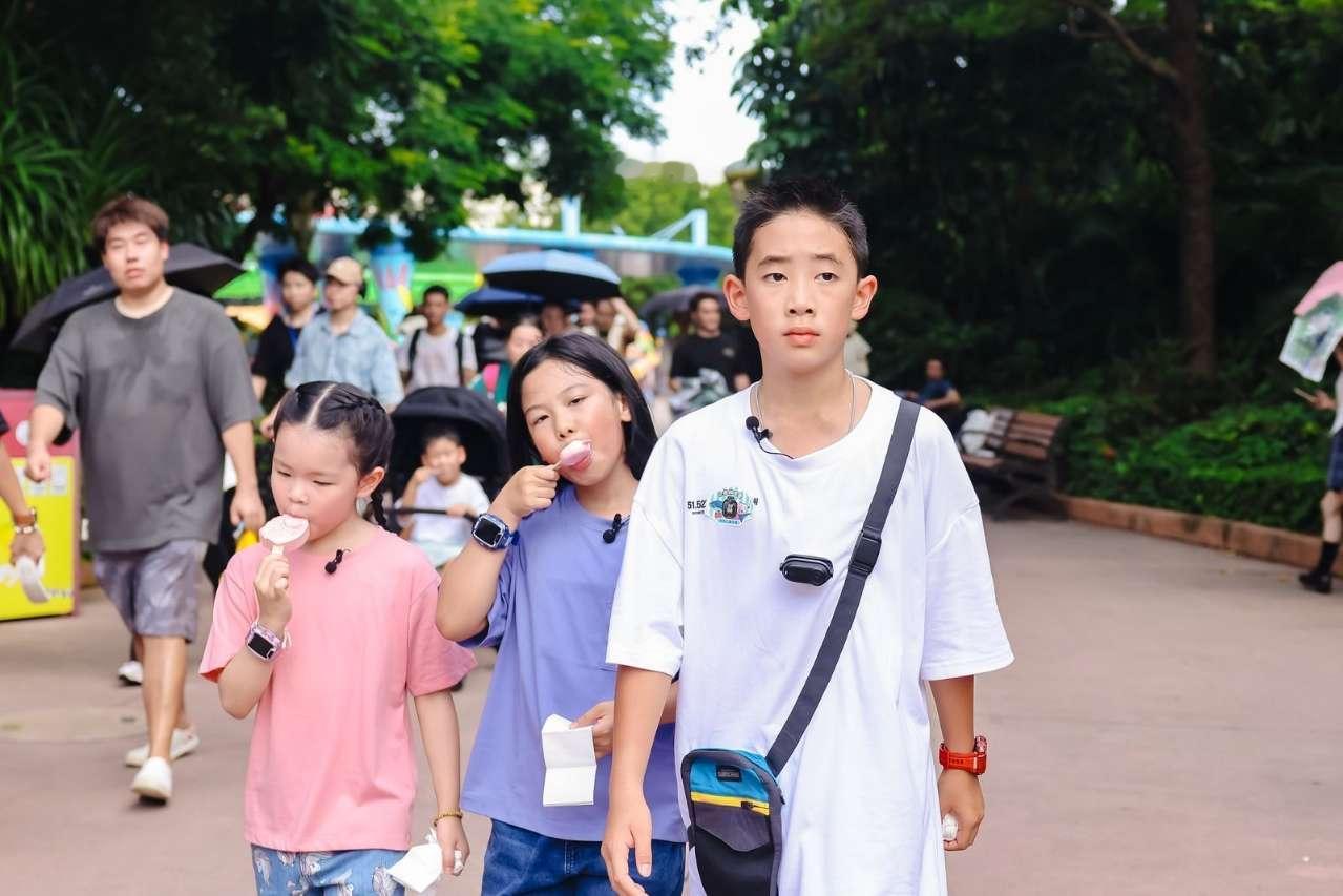 #应采儿Jasper上演妈妈去哪儿##Jasper长这么高了#应采儿和jaspe