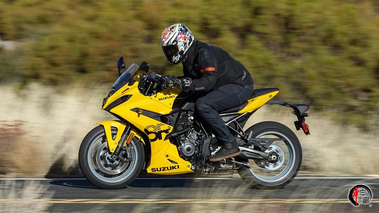 #2024铃木的GSX-8R#
铃木的GSX-8R作为仿赛车型，在国内市场备受期