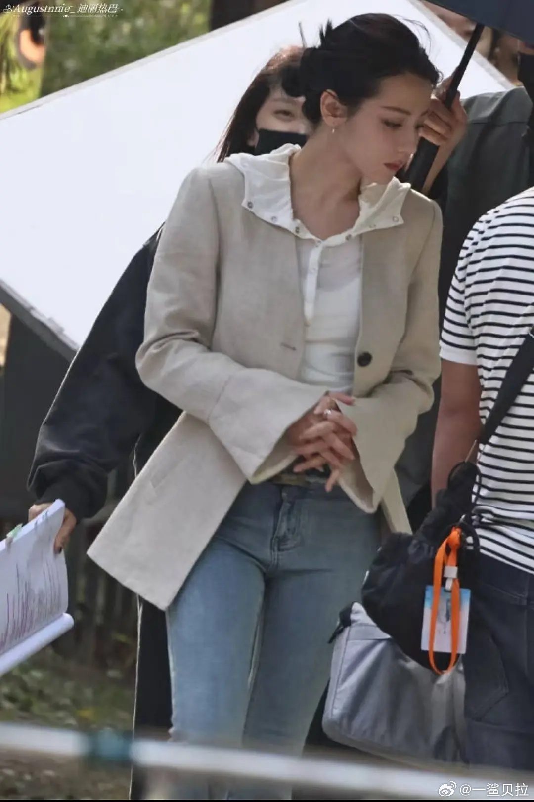 热巴新剧路透造型这个下颌线要把我划伤了 ​​​