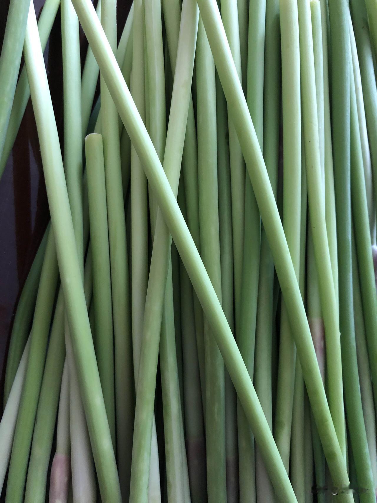 家人们，这蒜苔除了炒；腌还能咋吃？