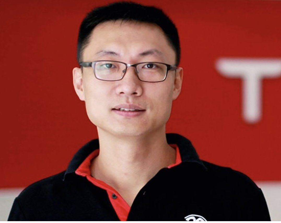 【特斯拉朱晓彤 获52万份股票期权】特斯拉正把重磅赌注押在朱晓彤（Tom Zhu